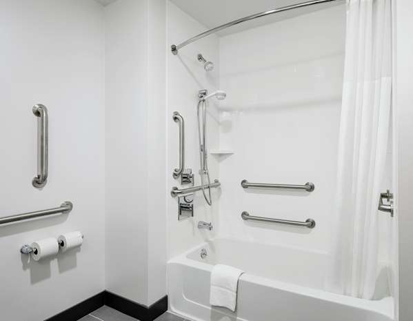 - Hampton Inn & Suites Waukegan