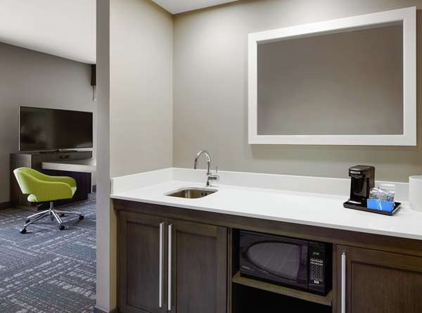  - Hampton Inn & Suites Waukegan