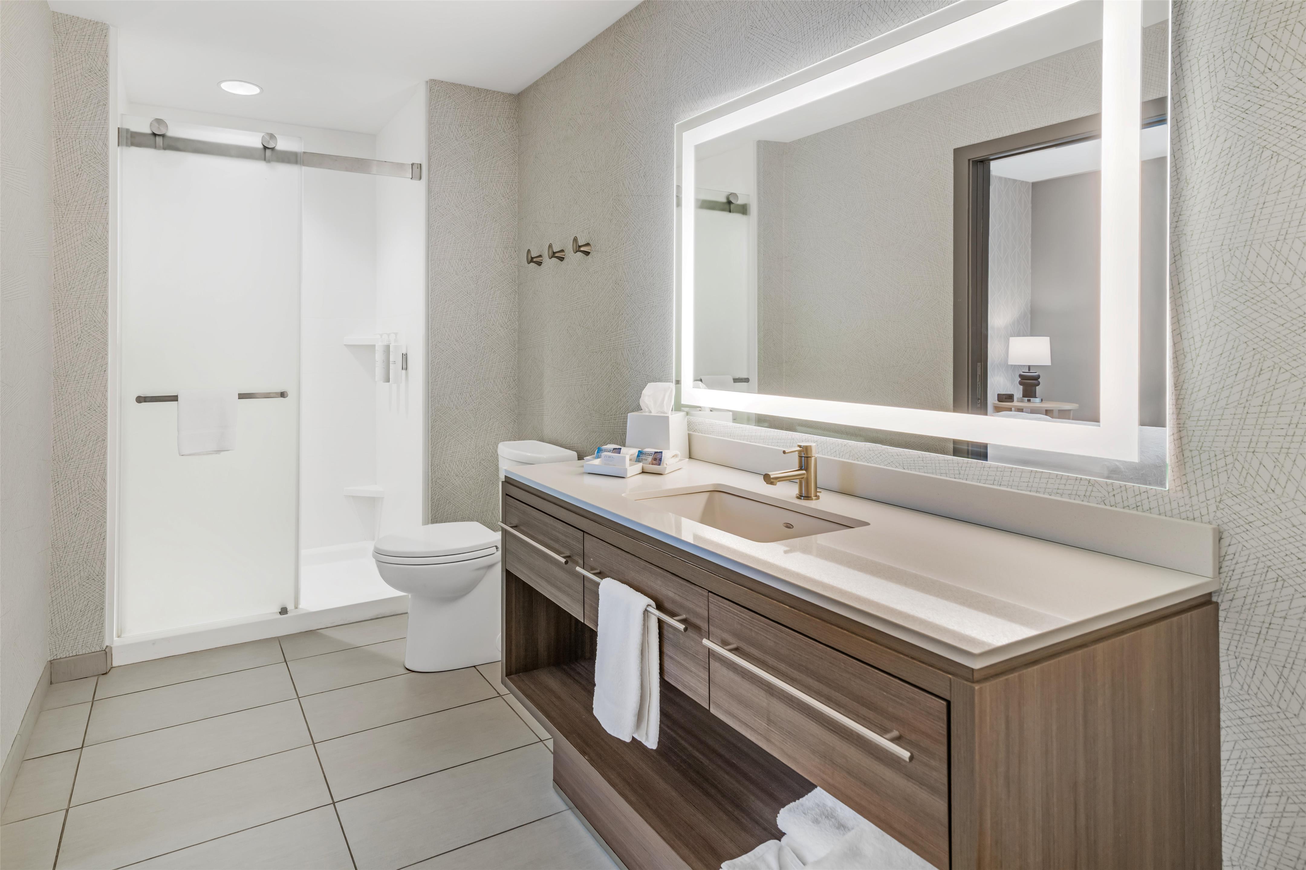 Guest room bath