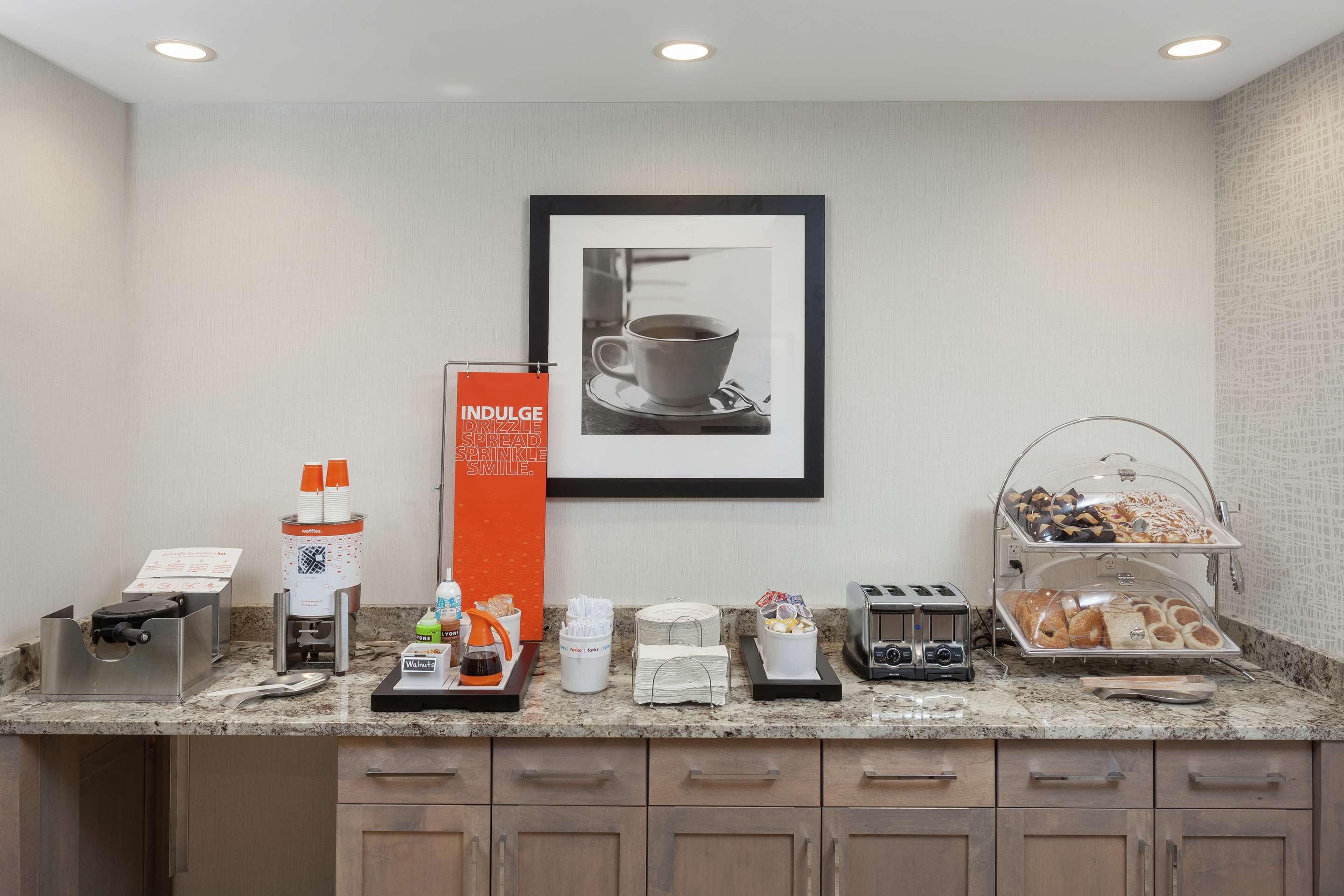 Restaurant | Hampton Inn & Suites Rocky Hill - Hartford South
