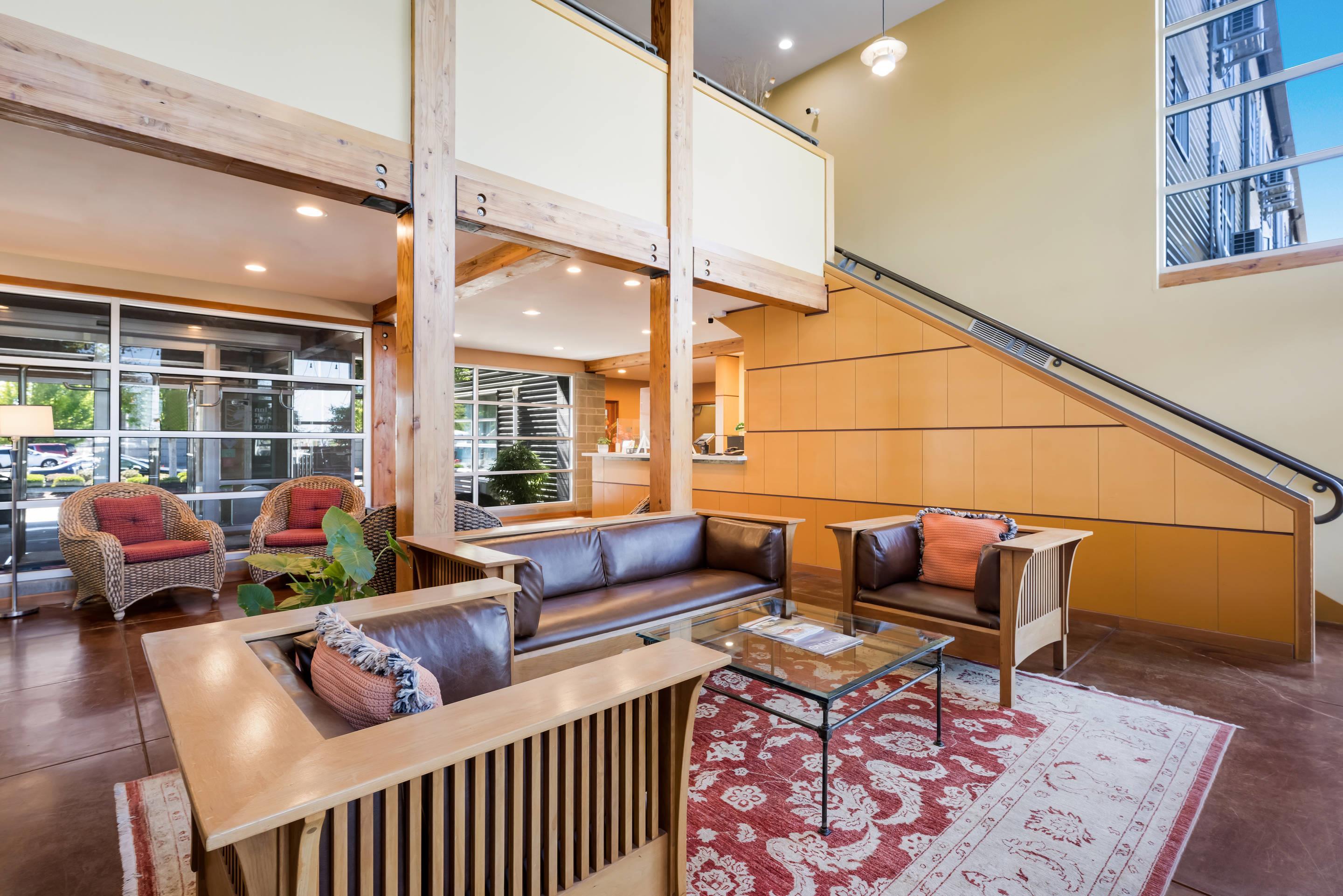 Lobby with sitting area | Inn at Port Gardner-Everett Waterfront, Ascend Hotel Collection