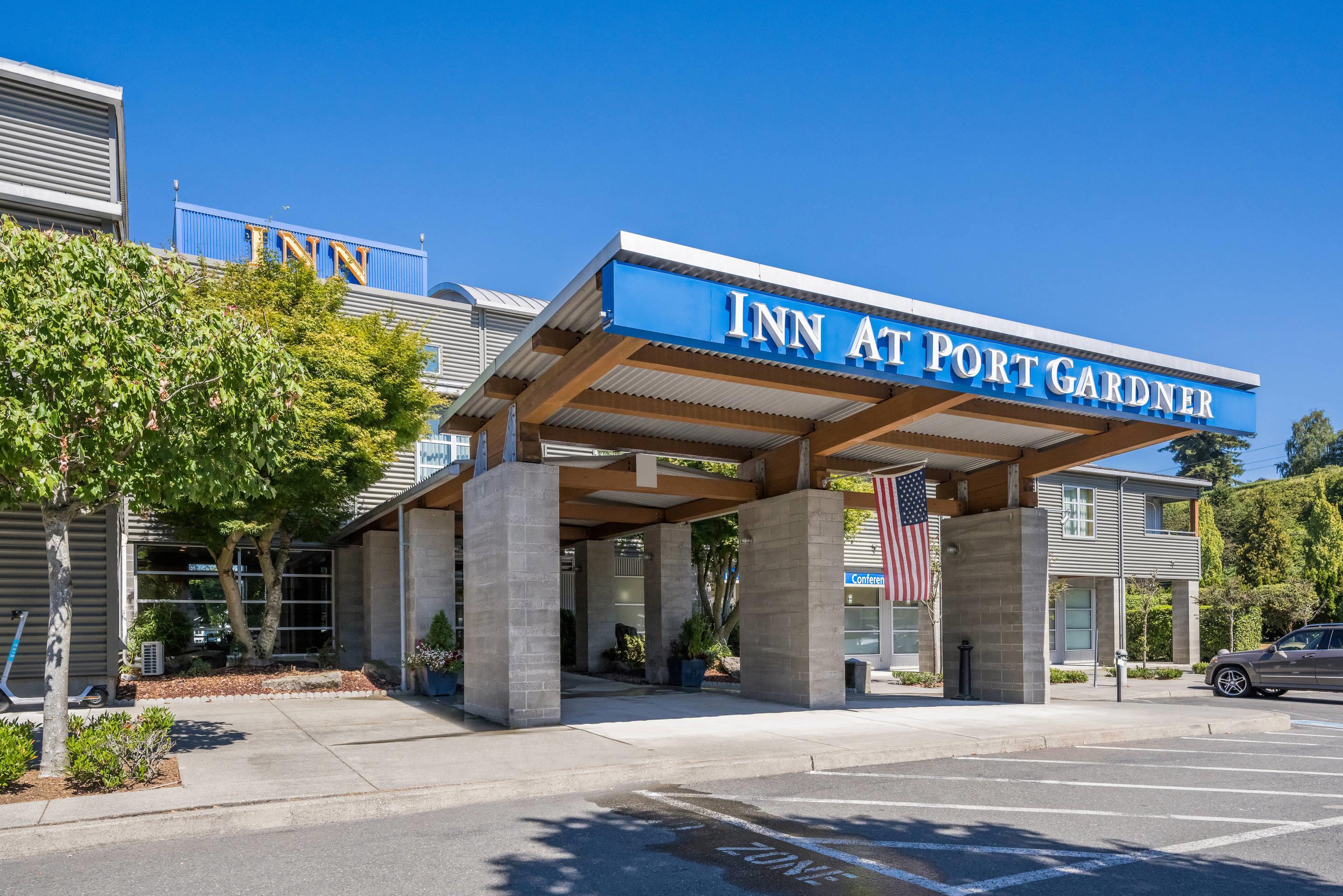 Hotel Entrance | Inn at Port Gardner-Everett Waterfront, Ascend Hotel Collection