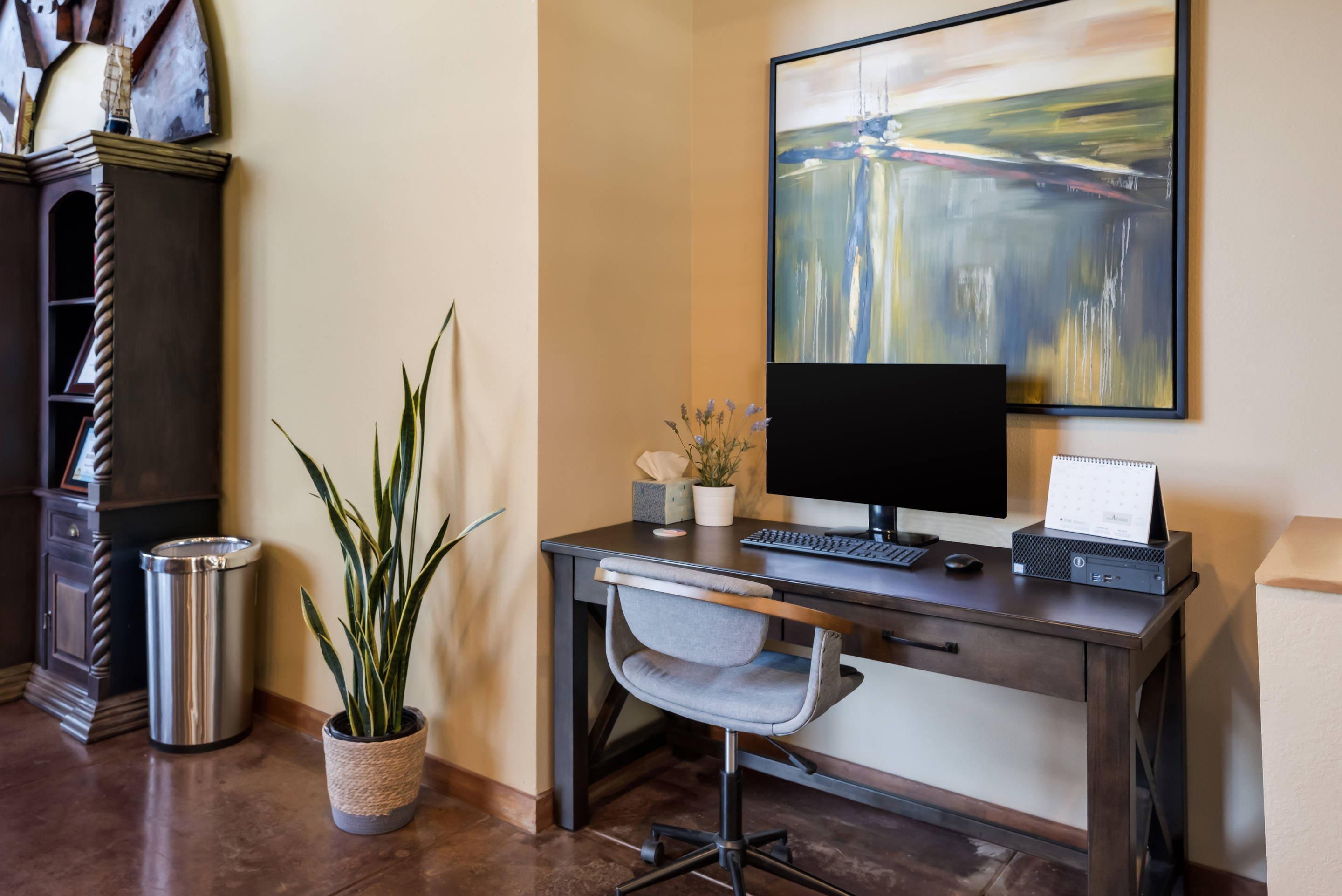 Computer in the lobby | Inn at Port Gardner-Everett Waterfront, Ascend Hotel Collection