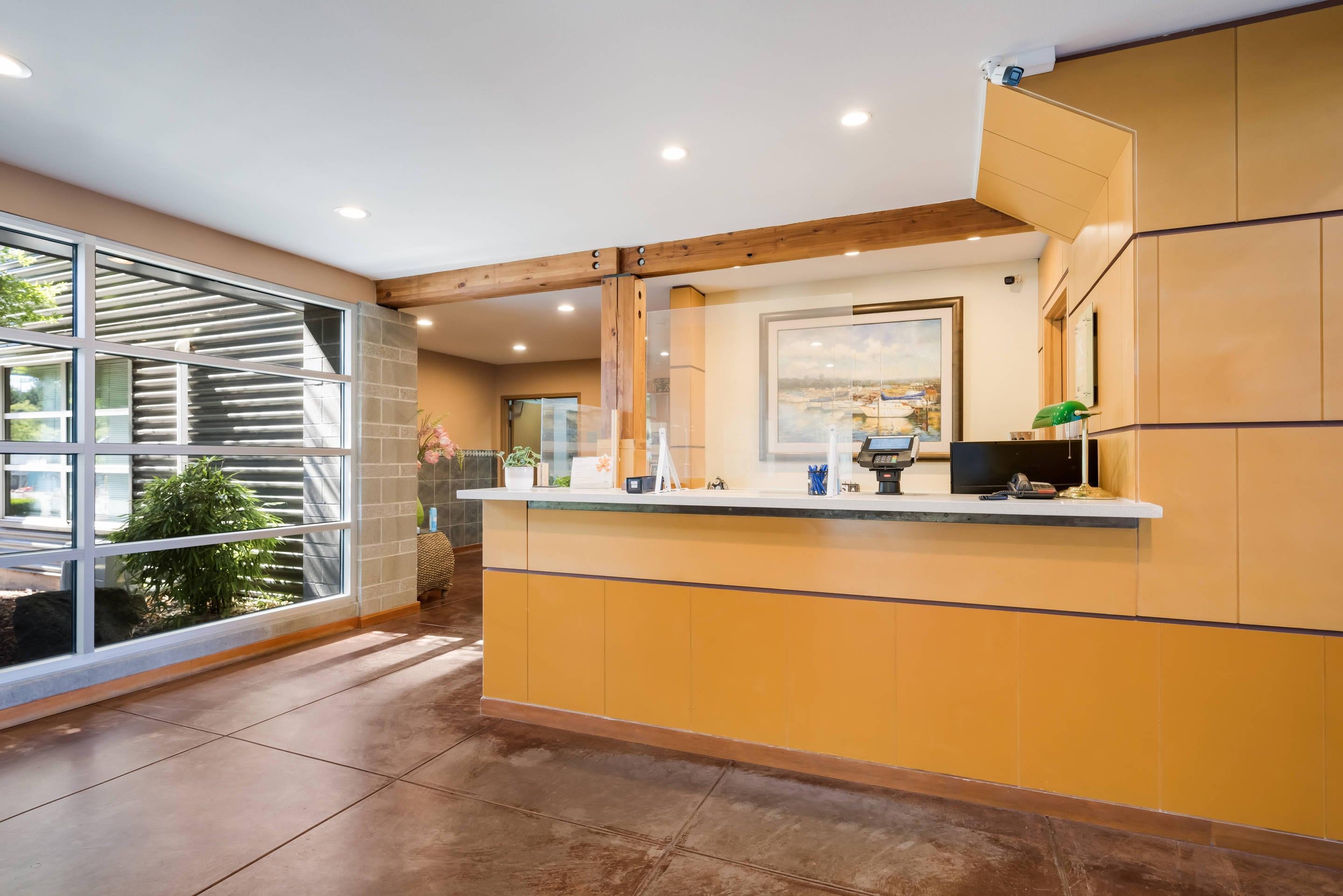 Front desk | Inn at Port Gardner-Everett Waterfront, Ascend Hotel Collection
