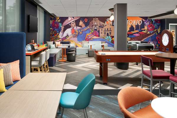  - Tru by Hilton Downtown San Antonio - I-37, Exit 141