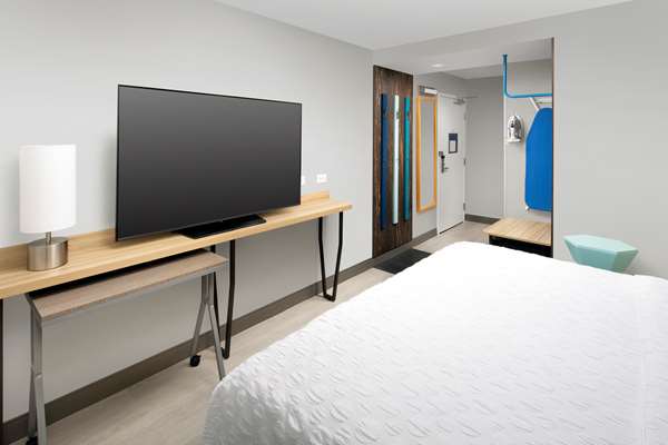  - Tru by Hilton Downtown San Antonio - I-37, Exit 141