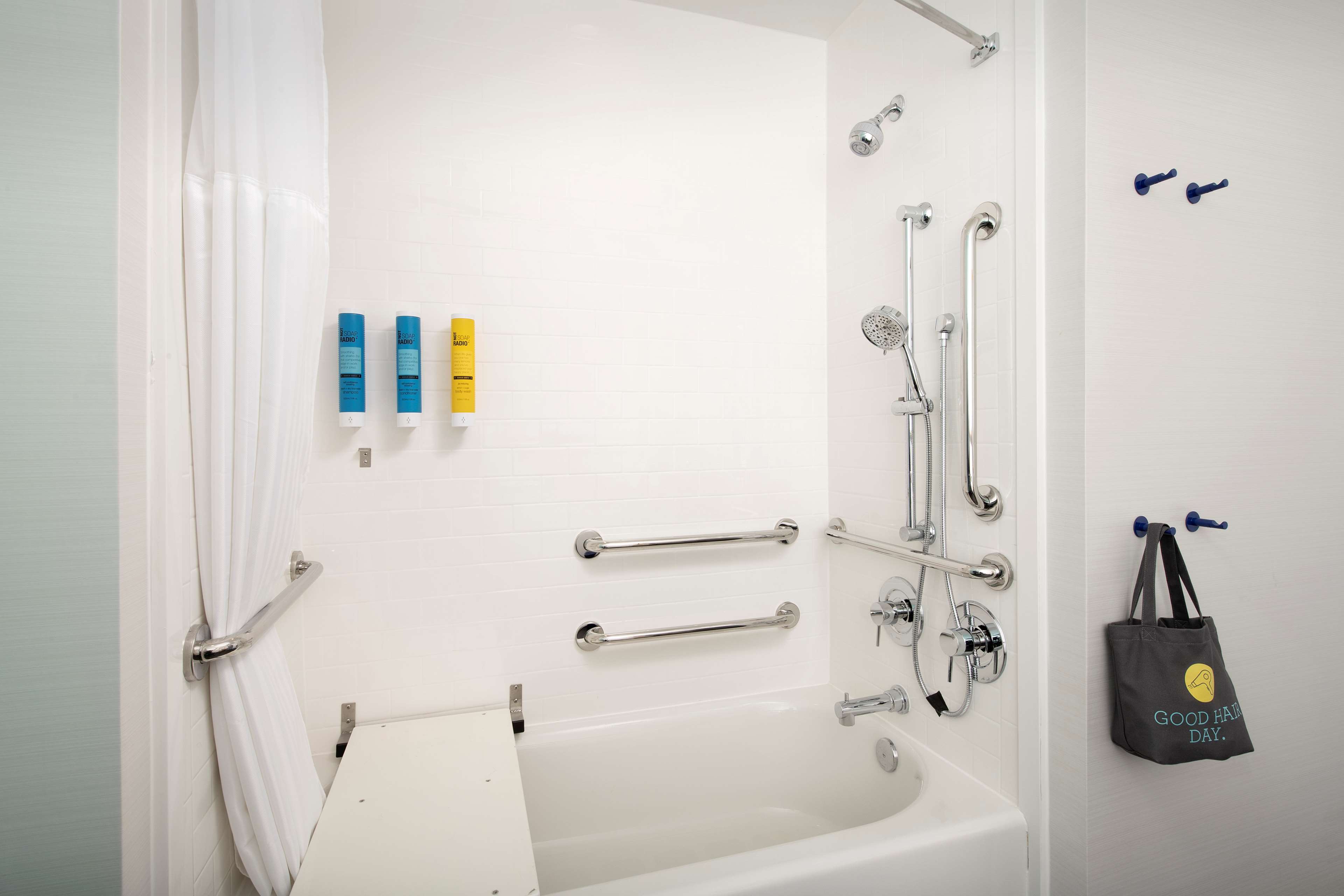 Tru by Hilton San Antonio Downtown Riverwalk Room Type - 1 KING HEARING ACC W TUB