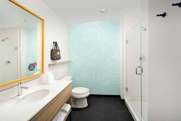  - Tru by Hilton Downtown San Antonio - I-37, Exit 141