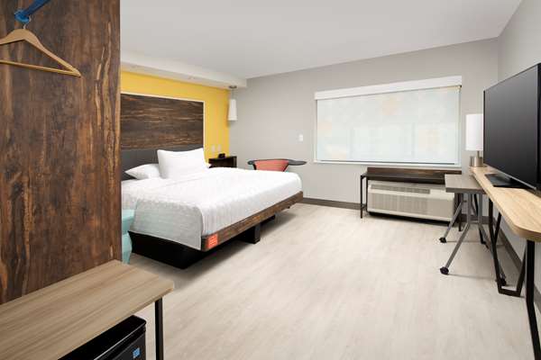  - Tru by Hilton Downtown San Antonio - I-37, Exit 141