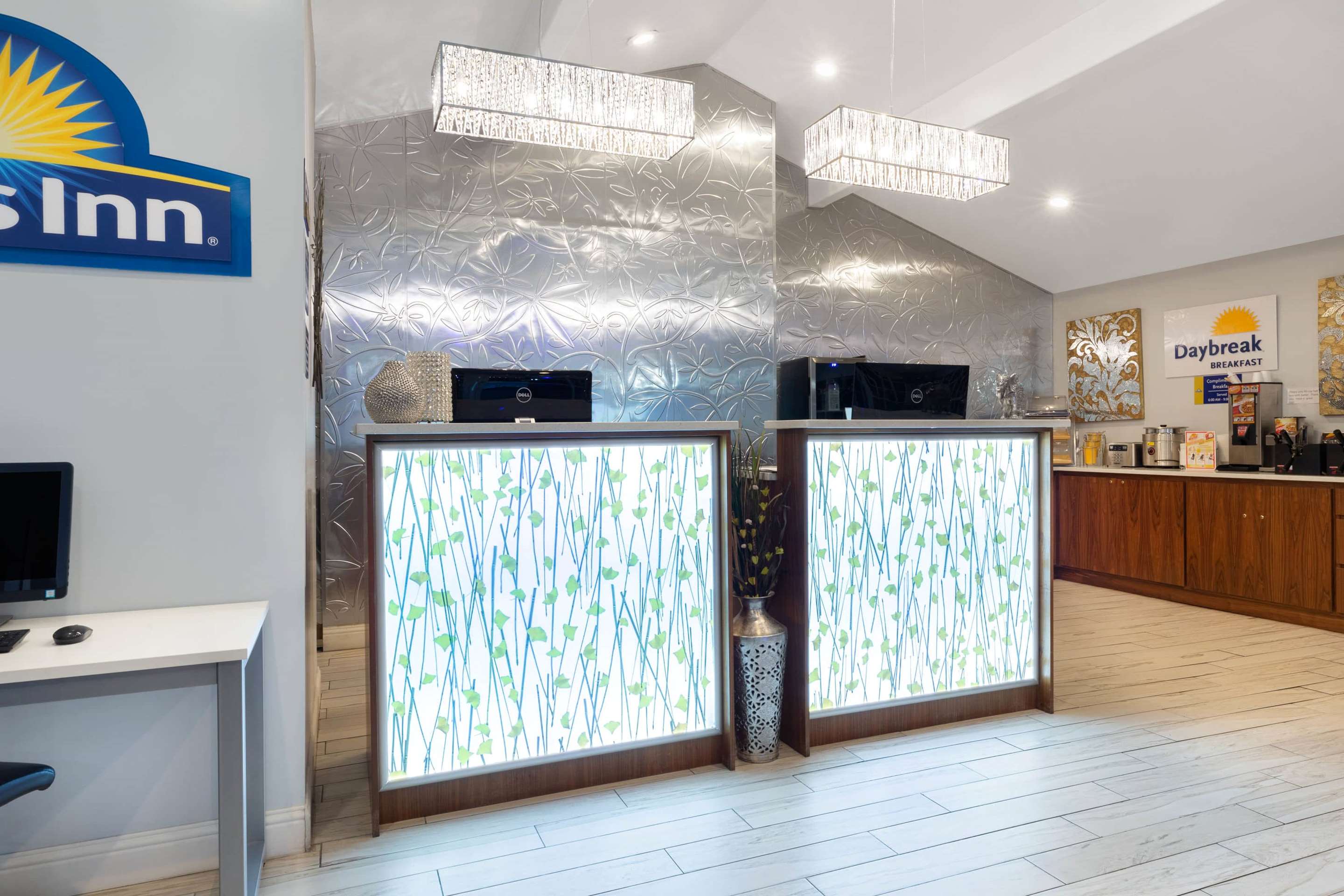 Lobby | Days Inn by Wyndham Roseburg