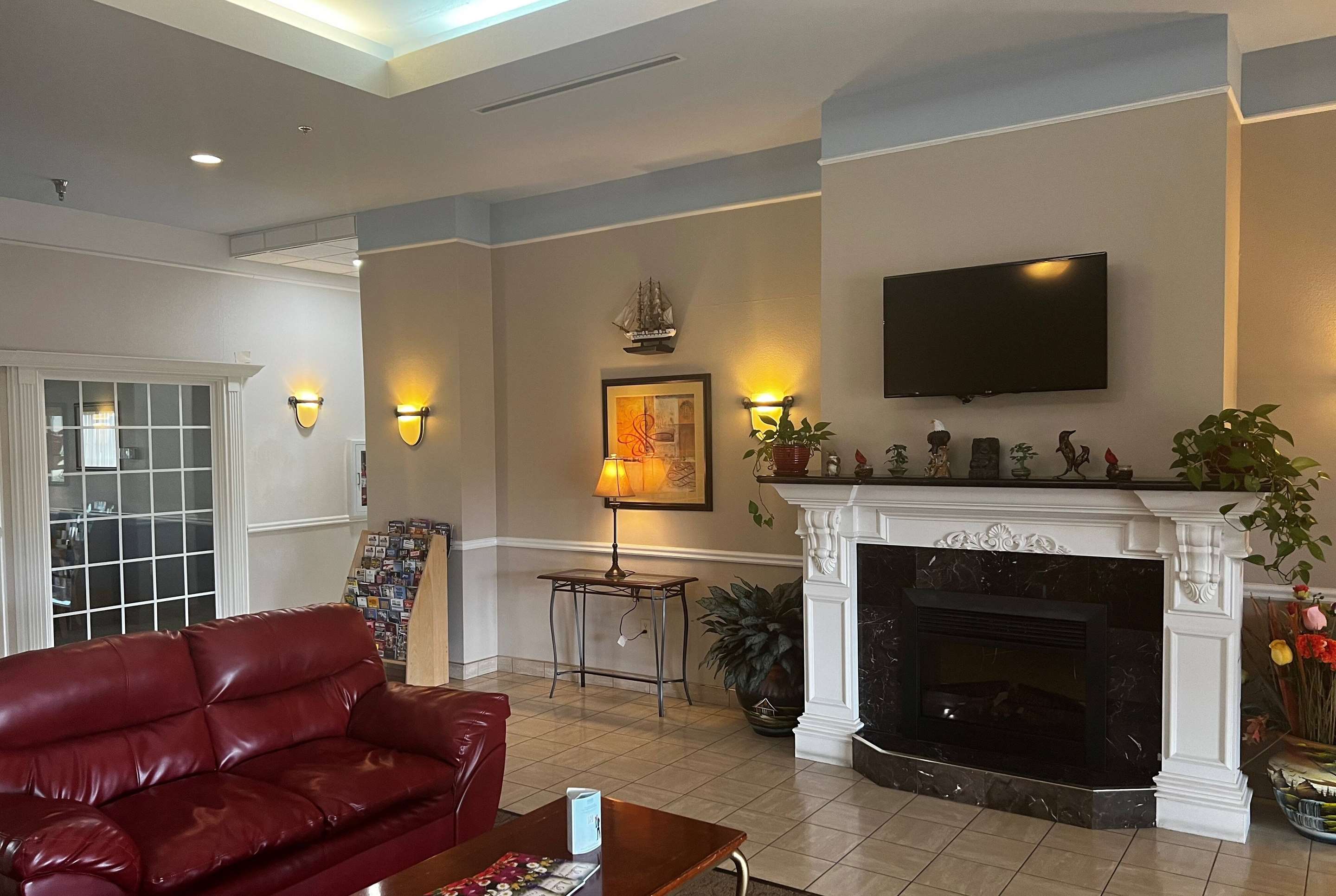 Lobby | Baymont by Wyndham Brenham