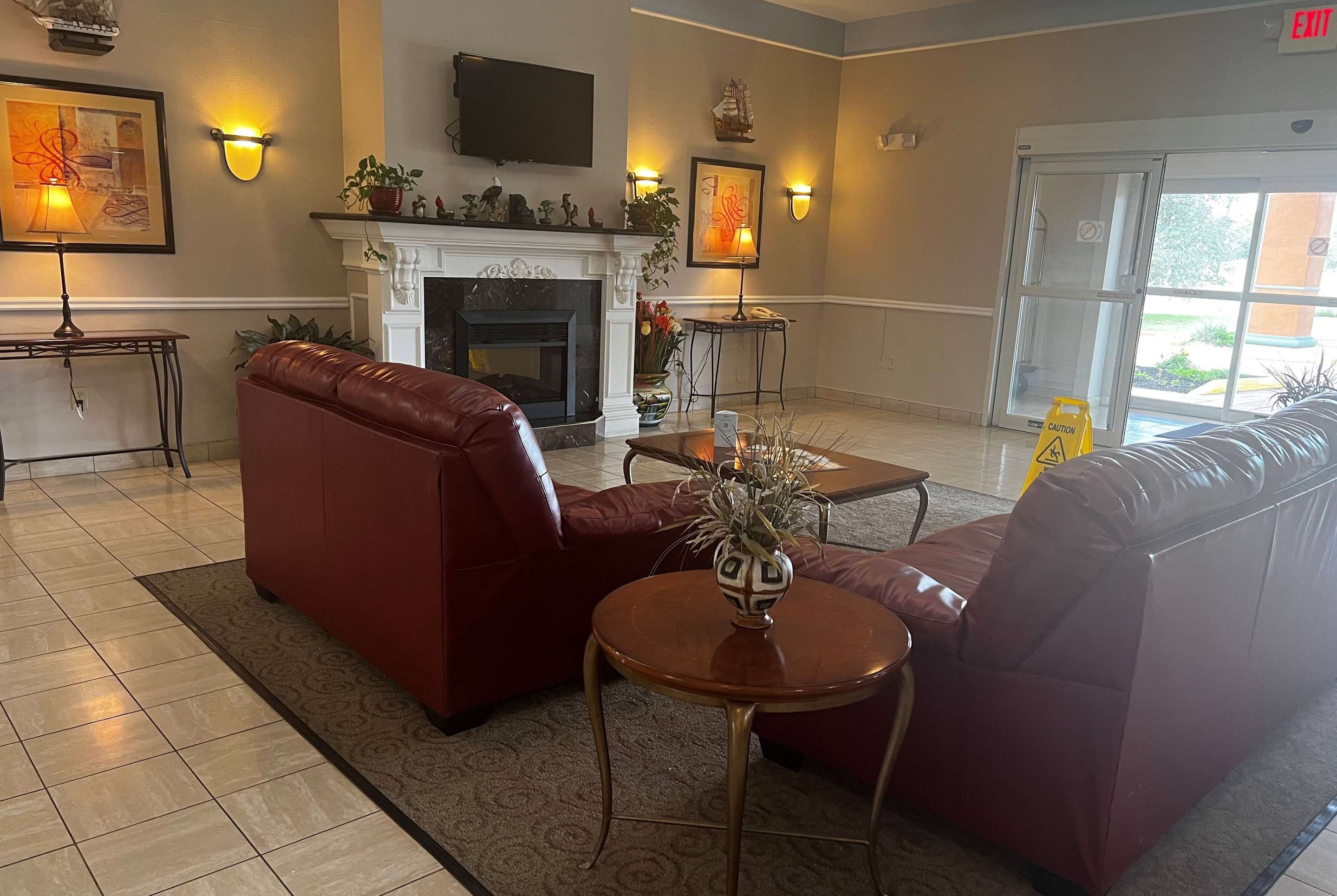 Lobby | Baymont by Wyndham Brenham