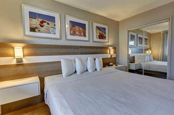  - Town Inn & Suites Toronto