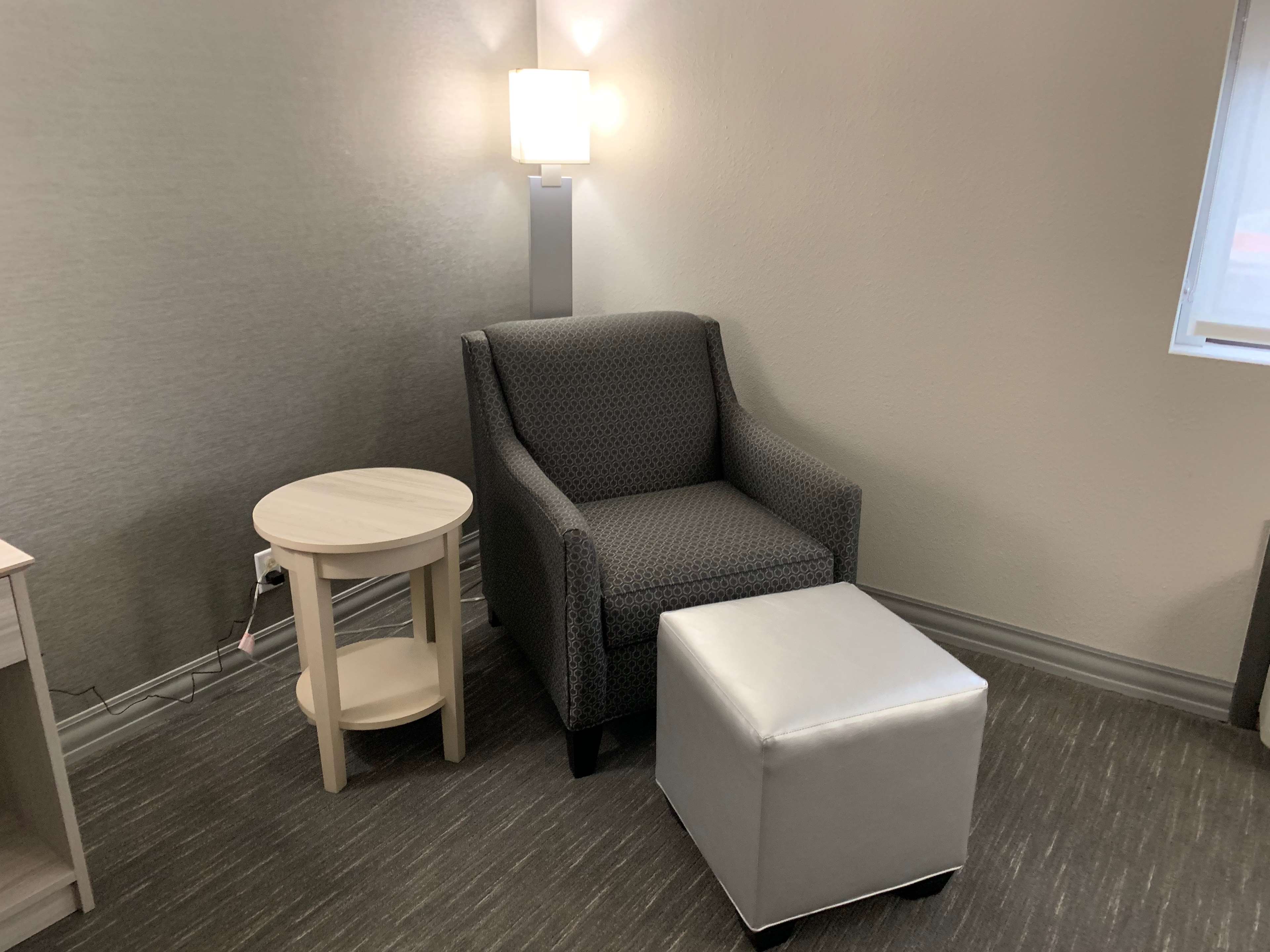 Best Western Plus Clarks Summit Scranton Room Type - Accessible - 1 King, Mobility Accessible, Roll In Shower, Microwave And Refrigerator, Non-Smoking, F Best Western Plus Clarks Summit Scranton Room Type - Accessible - 1 King, Mobility Accessible, Roll In Shower, Microwave And Refrigerator, Non-Smoking, F