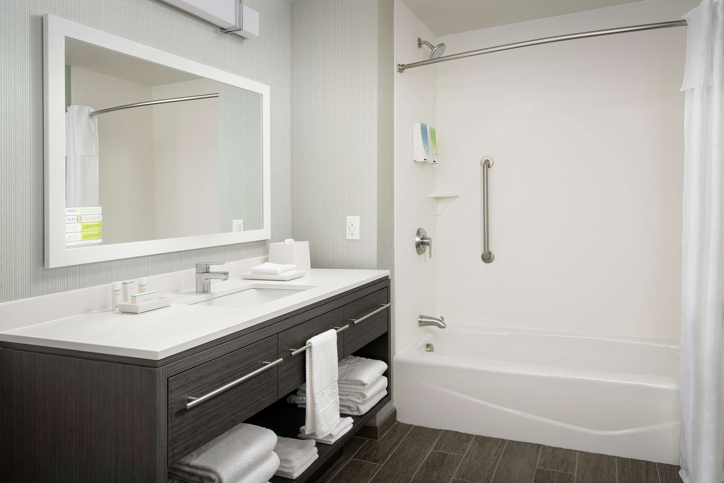 Guest room bath