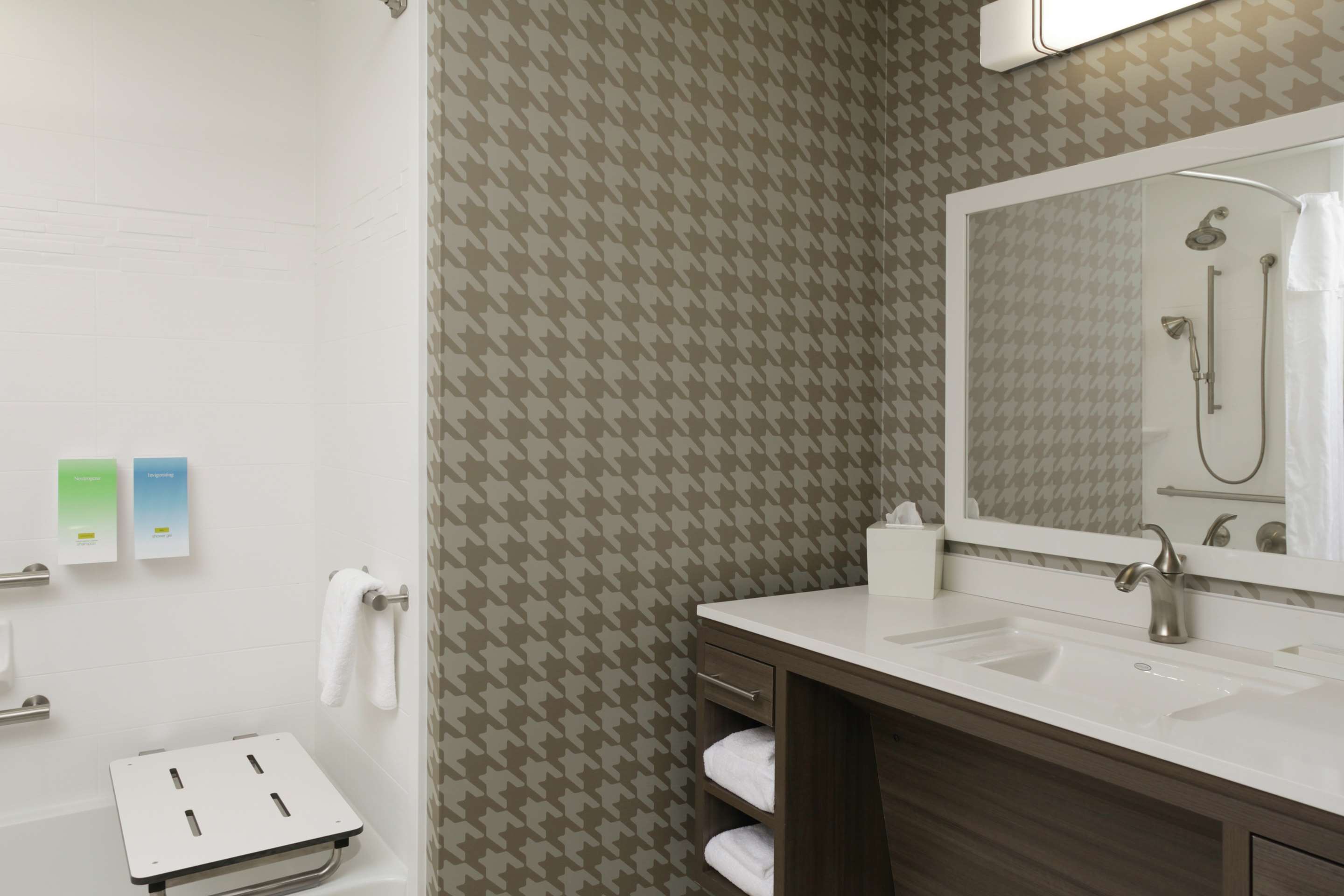 Guest room bath