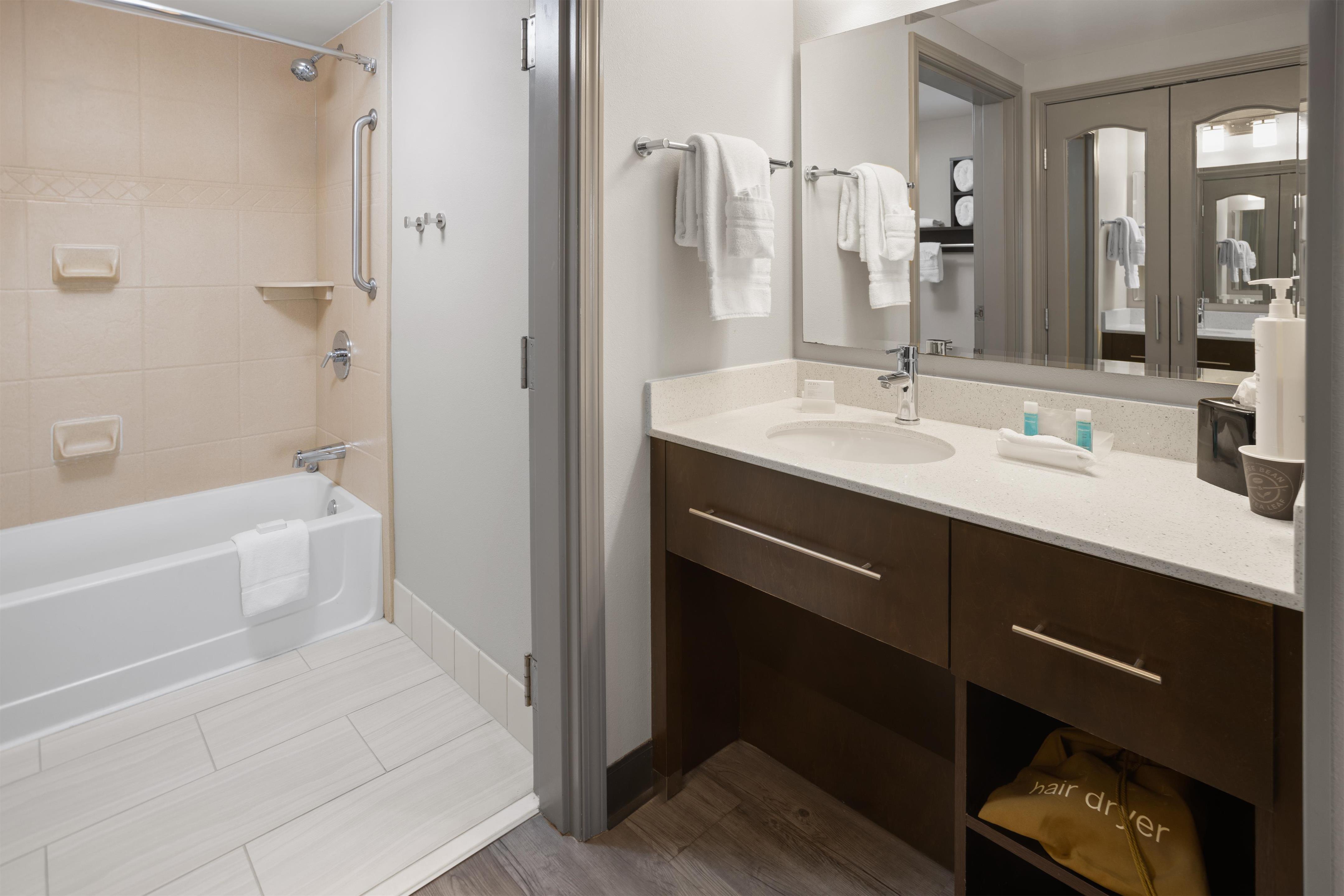 Guest room bath