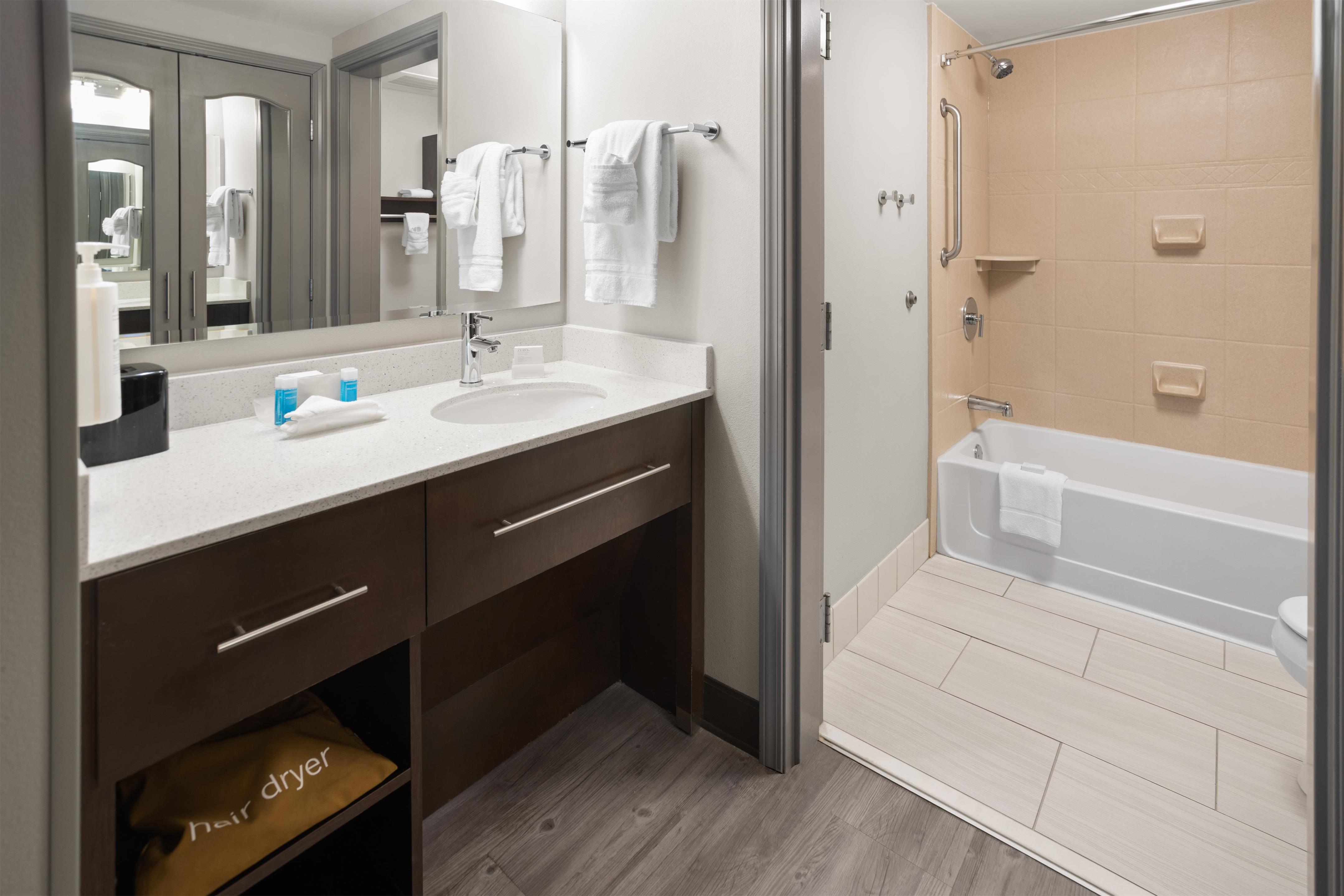 Guest room bath