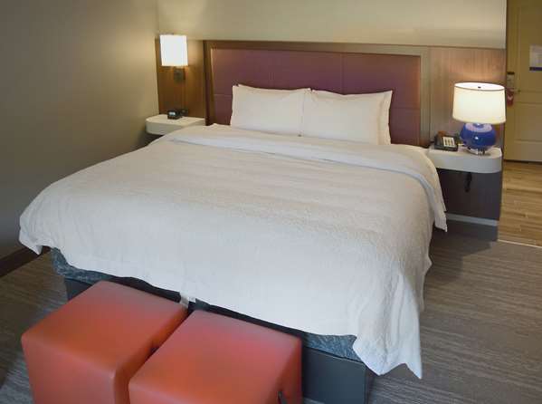  - Hampton Inn & Suites Media - I-476, Exit 3