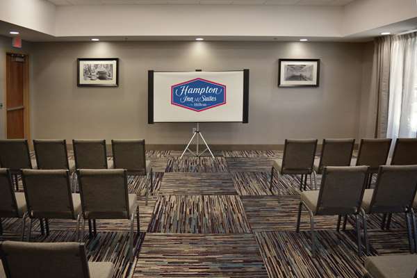  - Hampton Inn & Suites Media - I-476, Exit 3