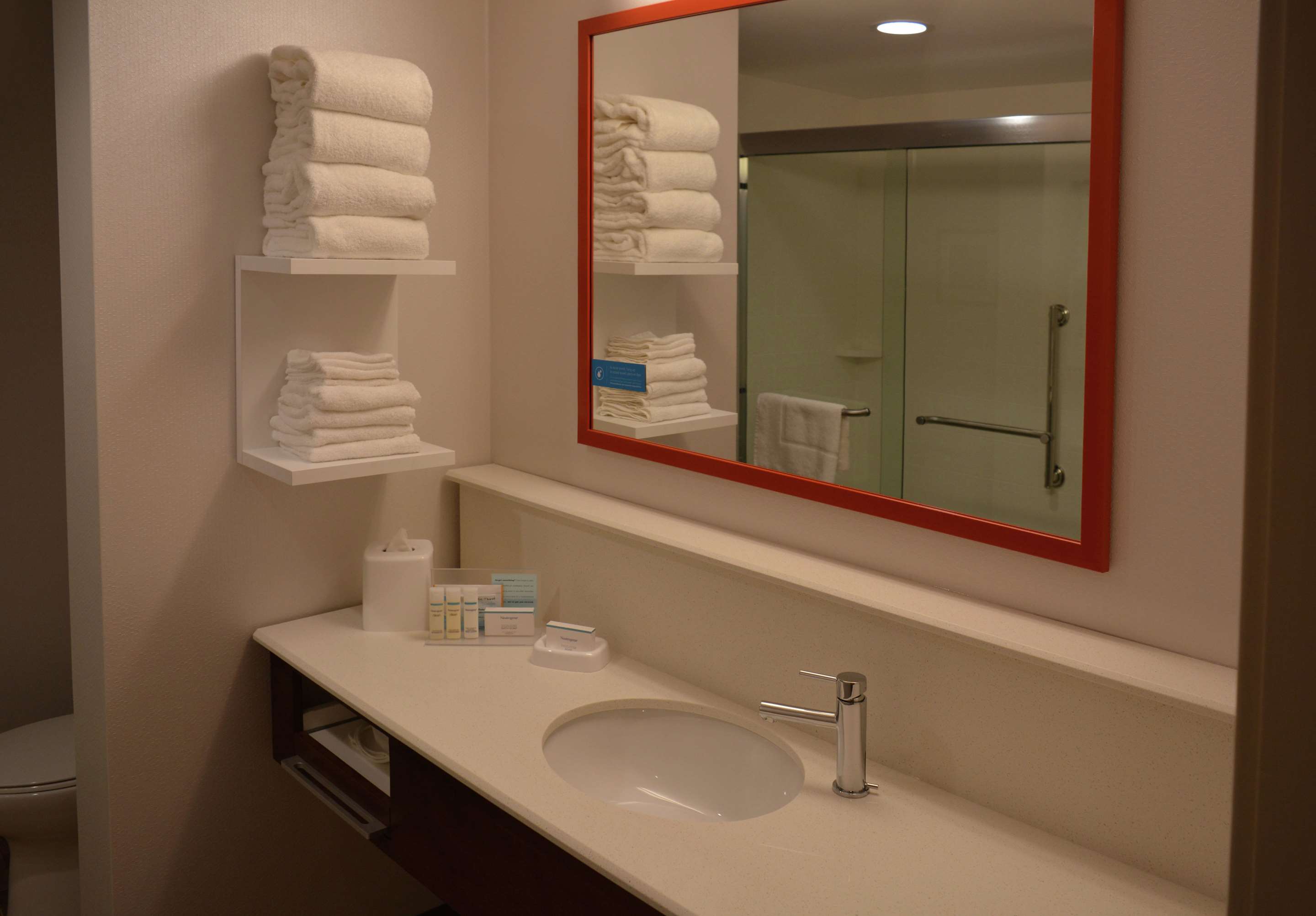 Guest room bath