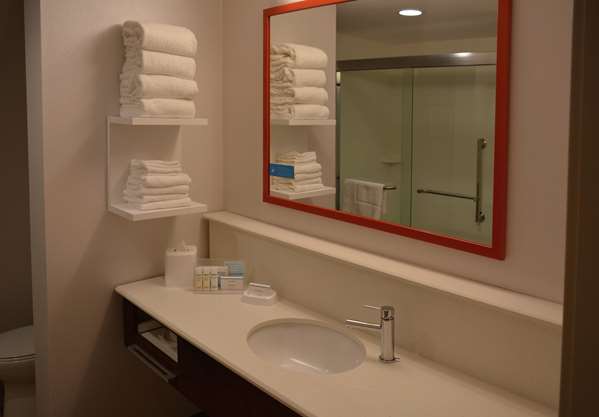  - Hampton Inn & Suites Media - I-476, Exit 3