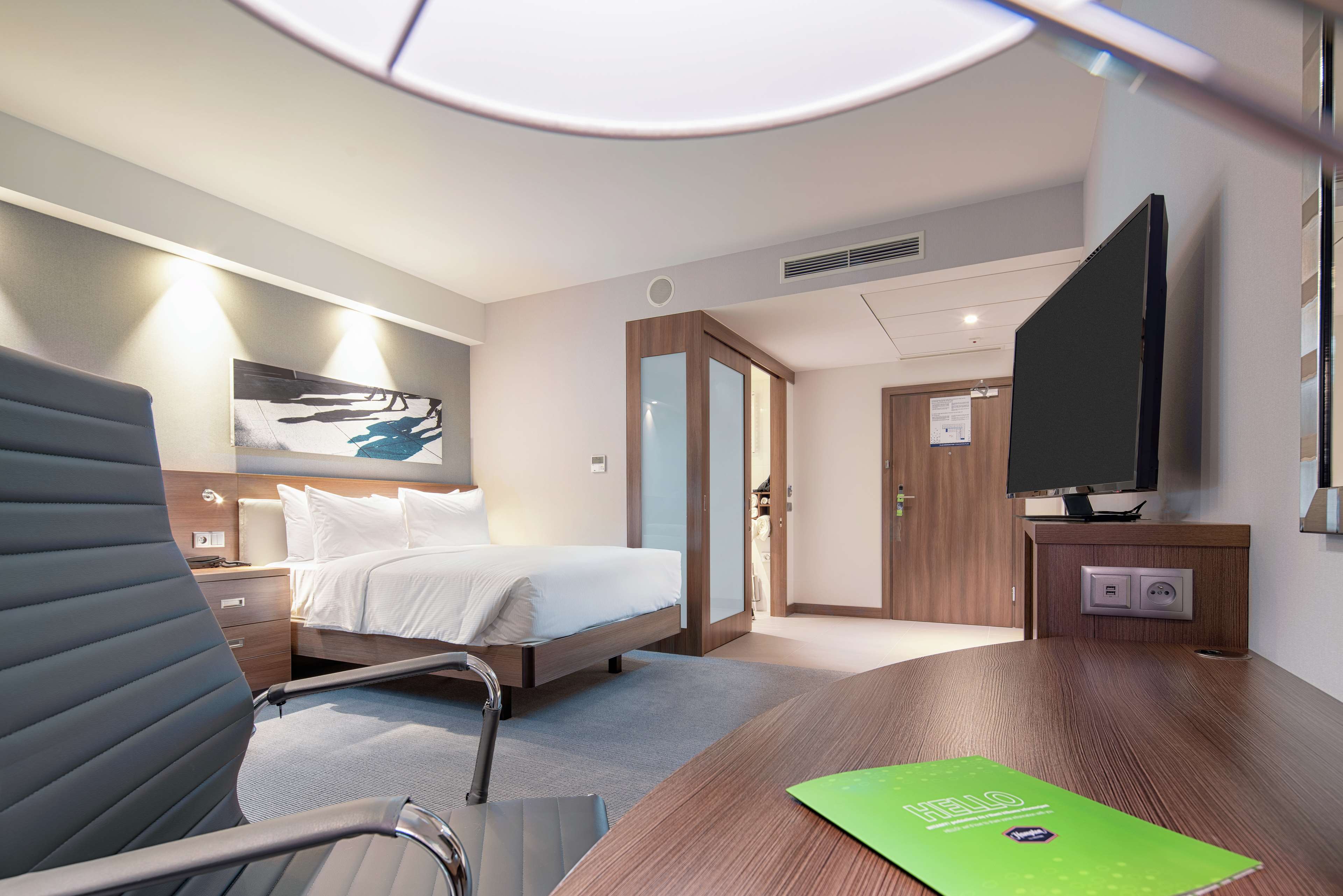 Hampton By Hilton Warsaw Mokotow Room Type - QUEEN GUEST ROOM W SOFA