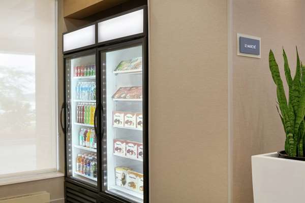 Restaurant - Embassy Suites Montreal Airport Pointe Claire