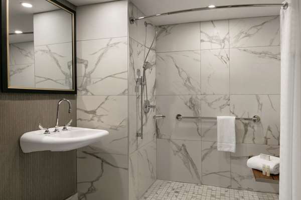  - Embassy Suites Montreal Airport Pointe Claire