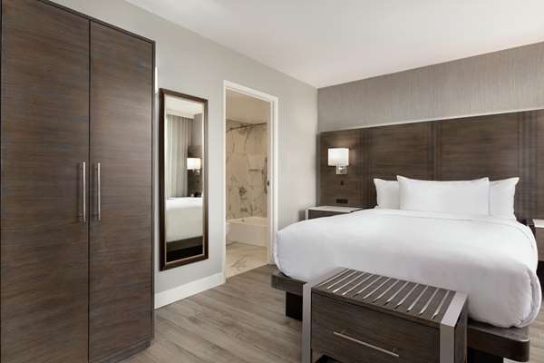  - Embassy Suites Montreal Airport Pointe Claire