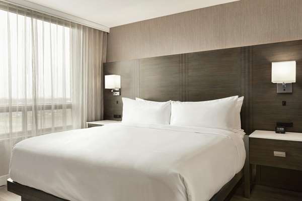  - Embassy Suites Montreal Airport Pointe Claire