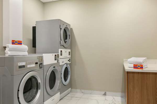  - Embassy Suites Montreal Airport Pointe Claire