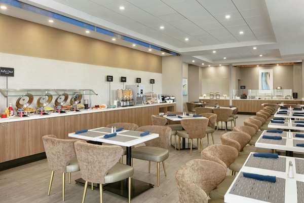 Restaurant - Embassy Suites Montreal Airport Pointe Claire
