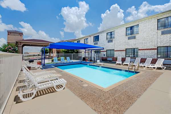 Pool - SureStay Plus Hotel by Best Western San Antonio