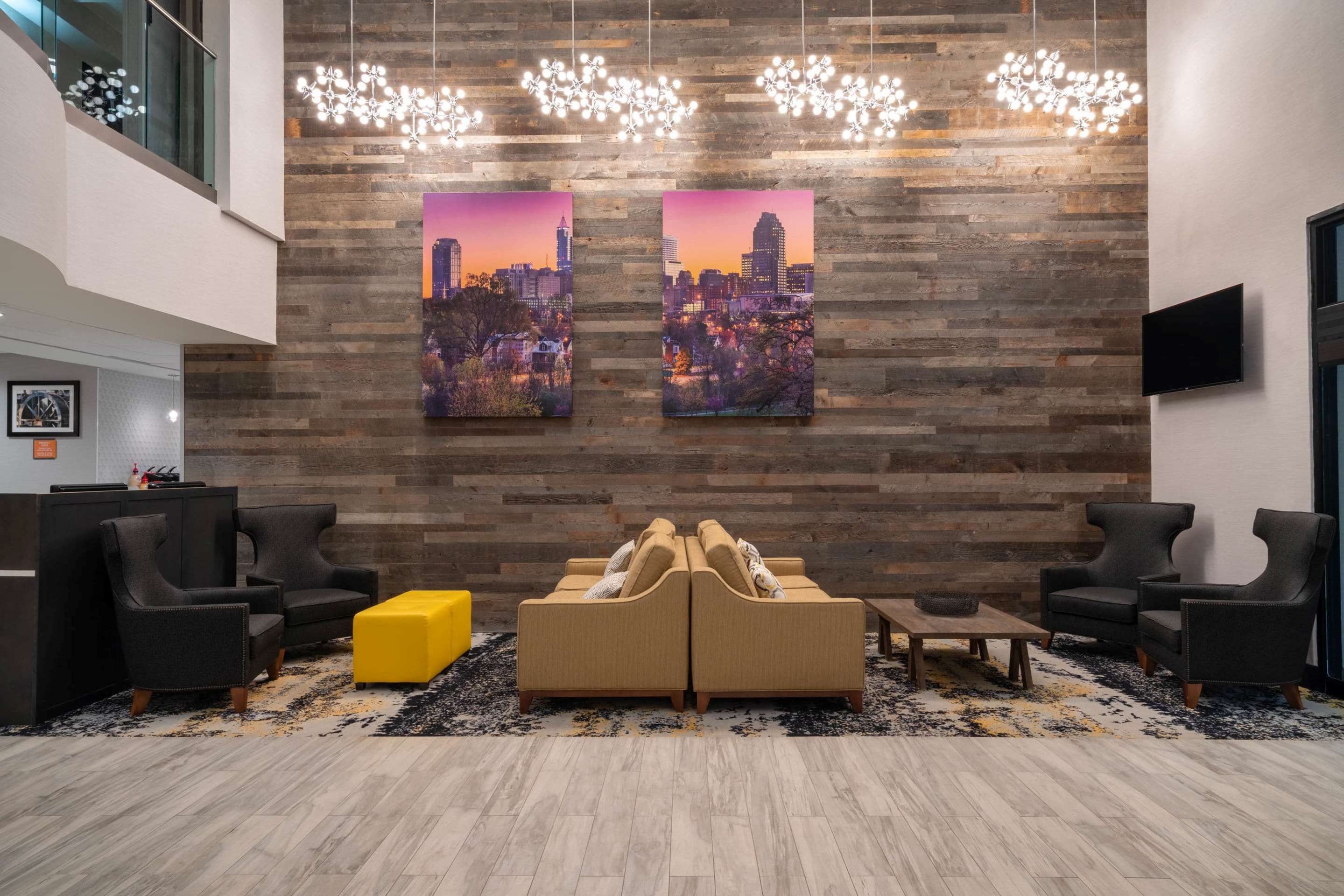 Lobby | La Quinta Inn & Suites by Wyndham Raleigh Downtown North