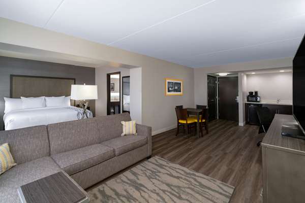 Suite - La Quinta Inn & Suites Downtown North Raleigh - I-540, Exit 11