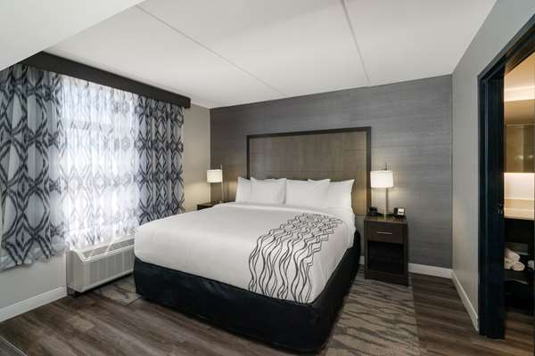 Suite - La Quinta Inn & Suites Downtown North Raleigh - I-540, Exit 11