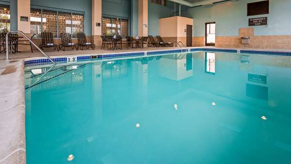 Pool - Best Western Warren Hotel