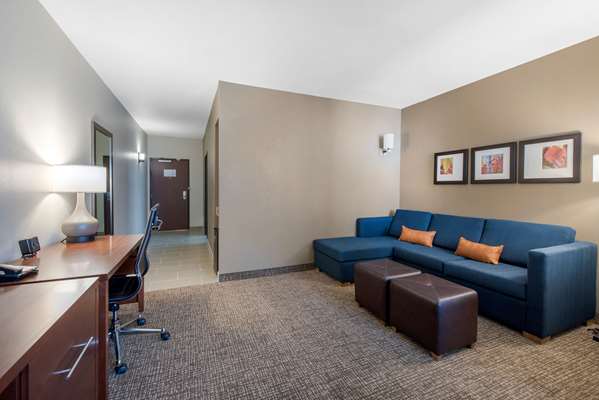 Suite - Comfort Suites Airport Denver