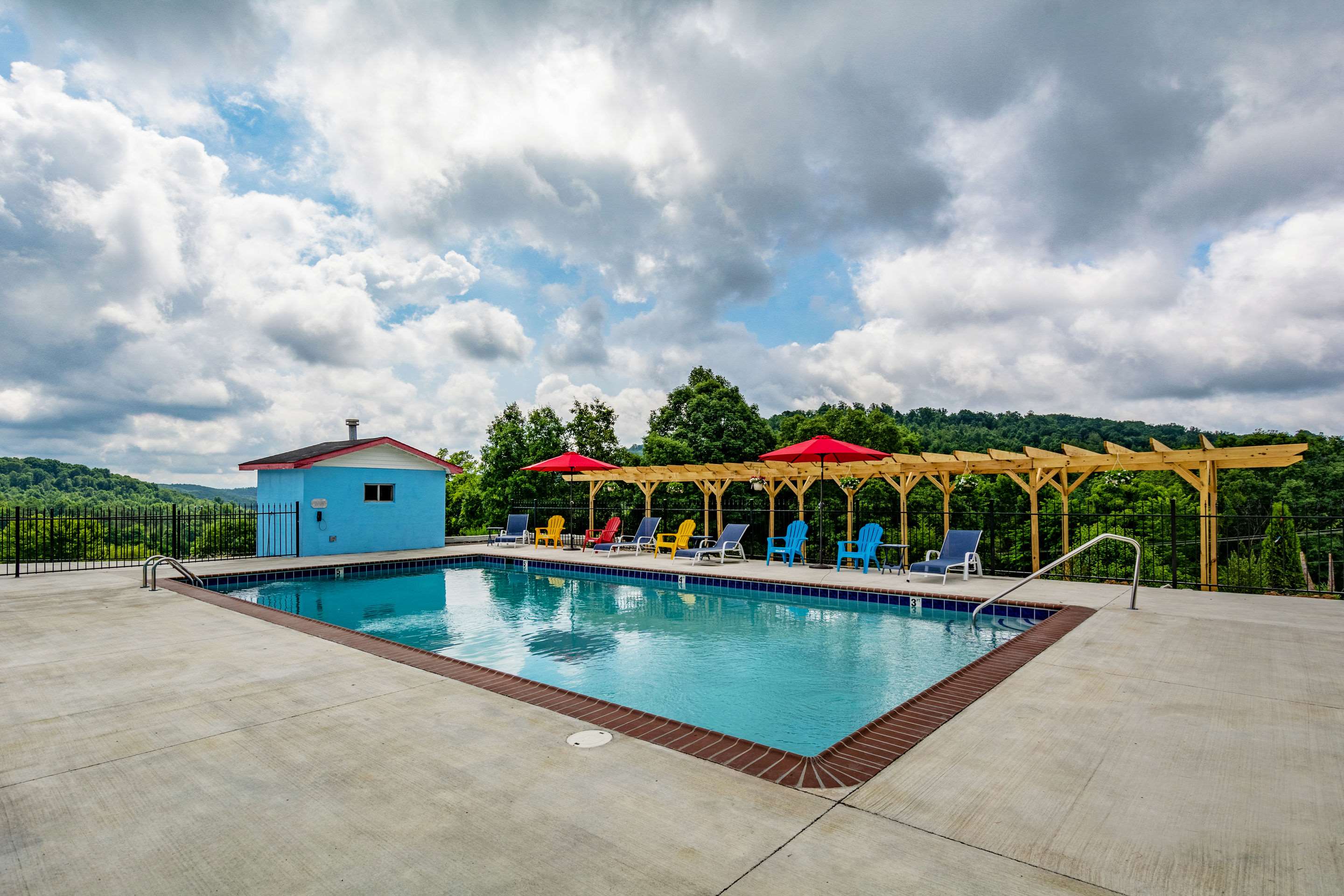 Outdoor pool | Quality Inn