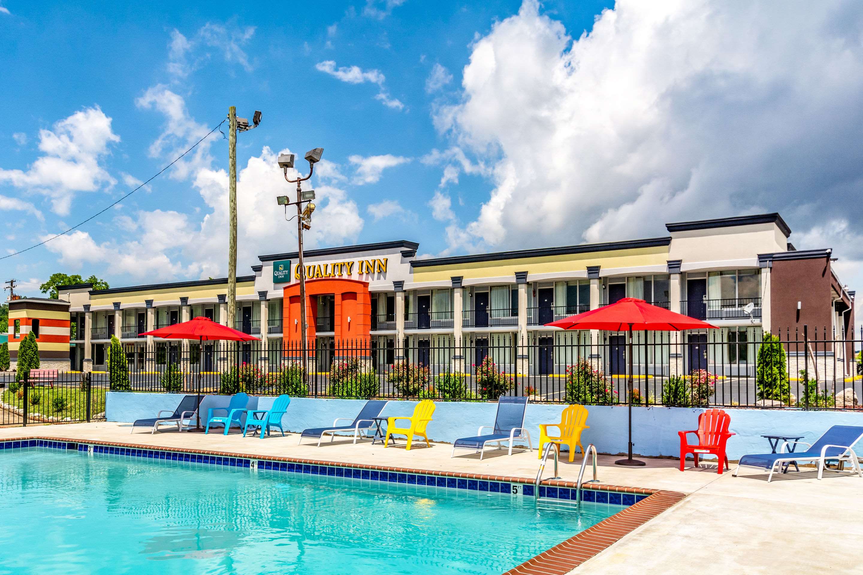 Outdoor pool | Quality Inn