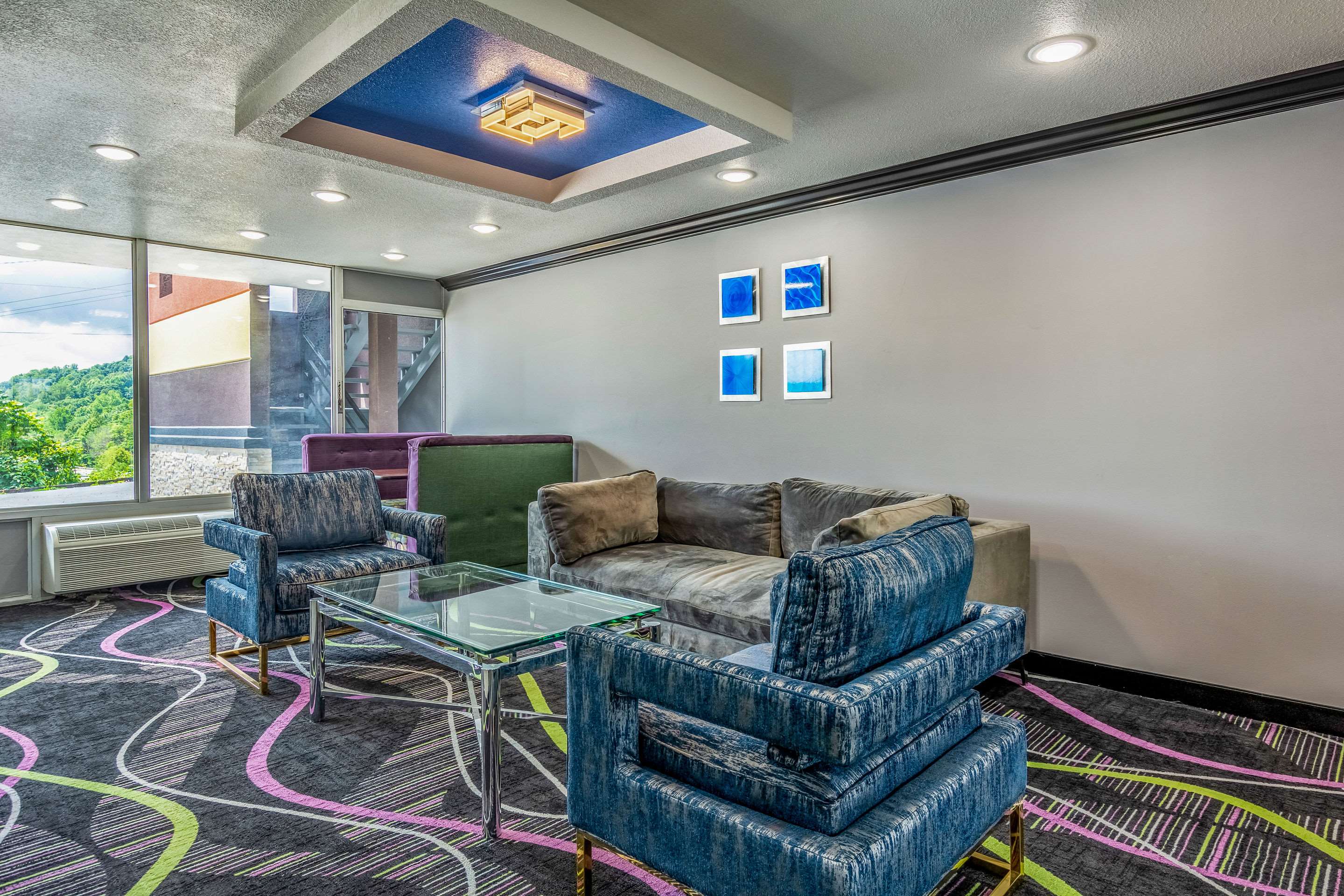 Spacious lobby with sitting area | Quality Inn
