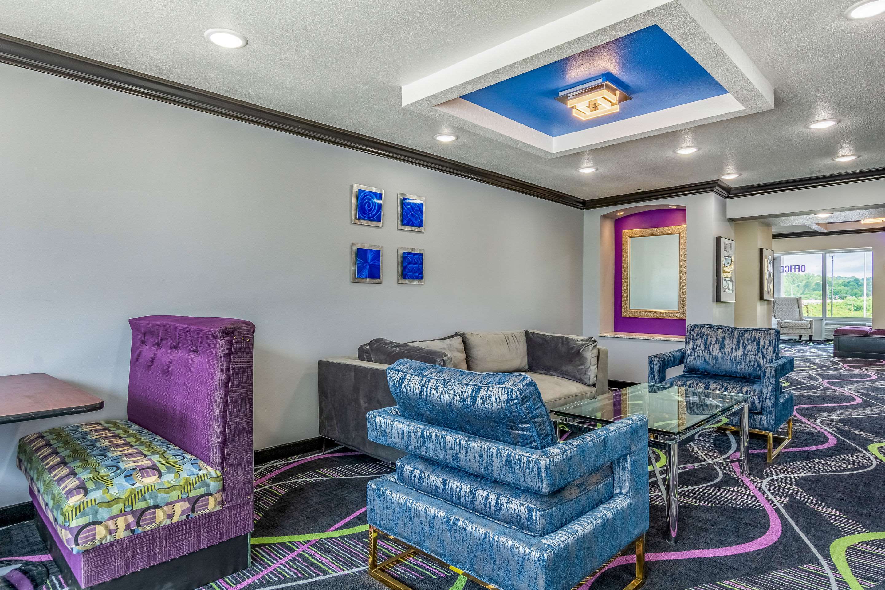 Spacious lobby with sitting area | Quality Inn