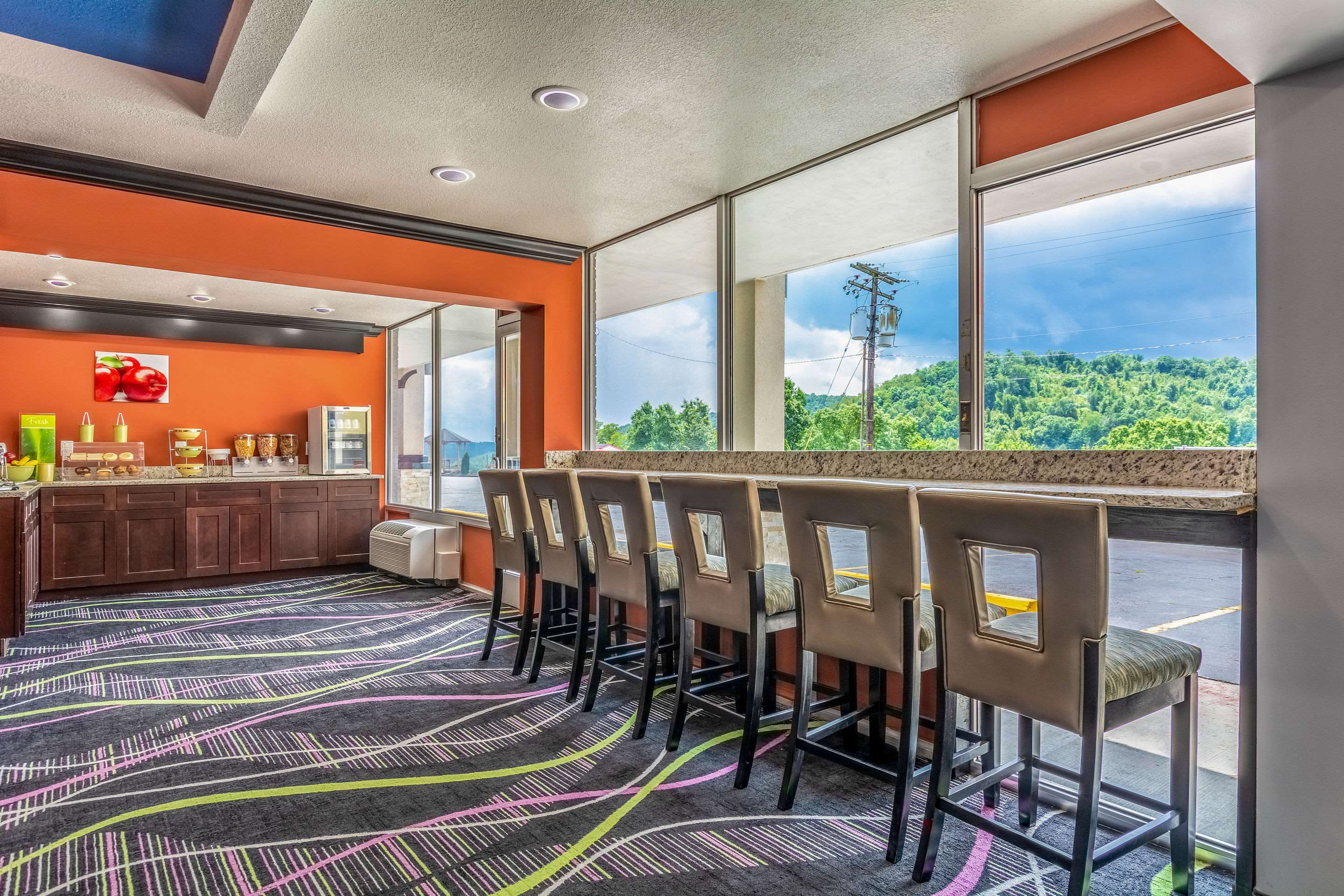 Breakfast area | Quality Inn
