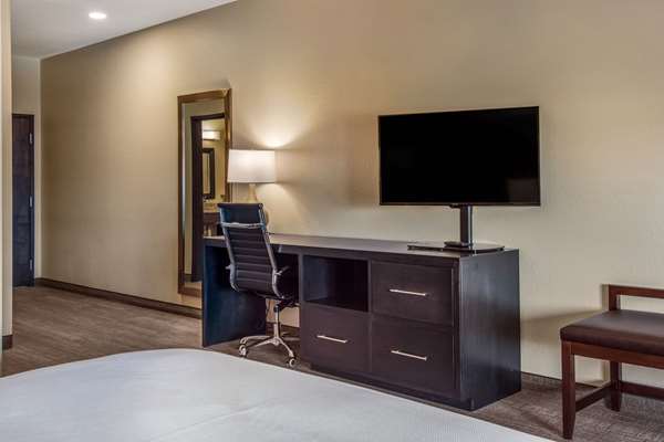 Suite - Comfort Suites Brunswick - I-71, Exit 226