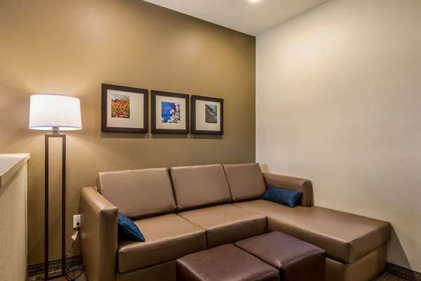Suite - Comfort Suites Brunswick - I-71, Exit 226