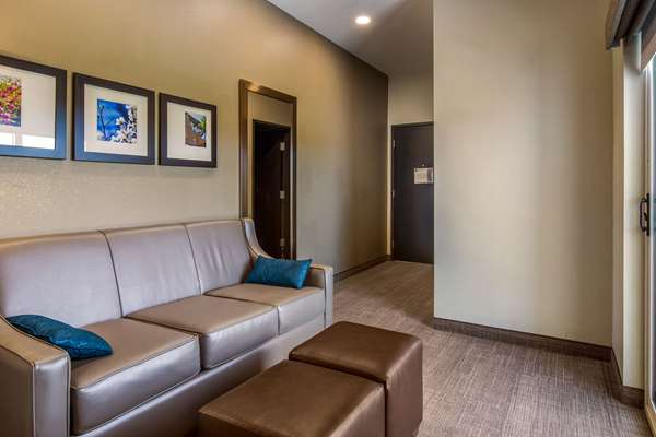 Suite - Comfort Suites Brunswick - I-71, Exit 226