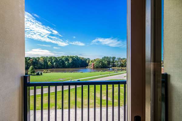 Suite - Comfort Suites Brunswick - I-71, Exit 226