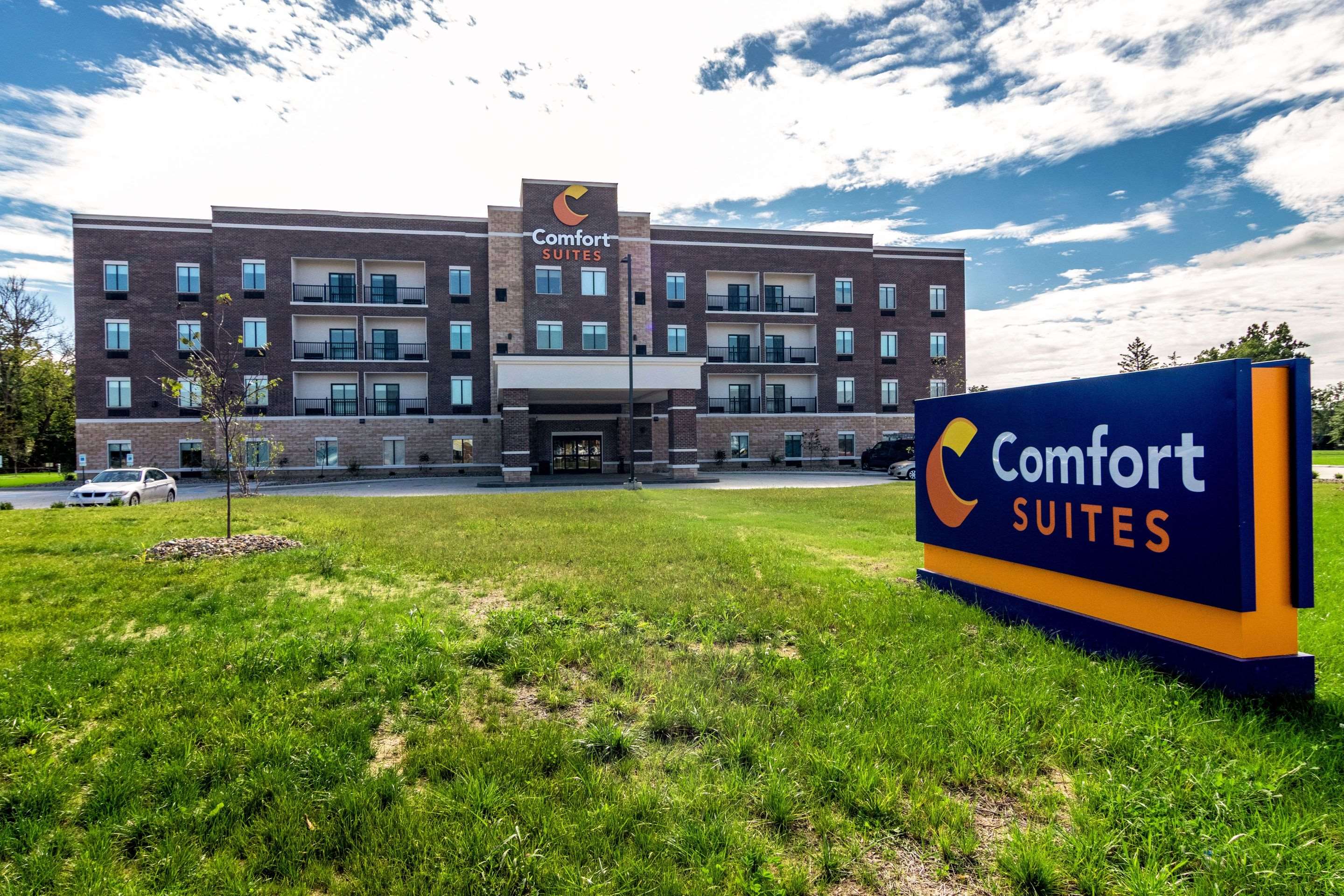 Hotel exterior | Comfort Suites