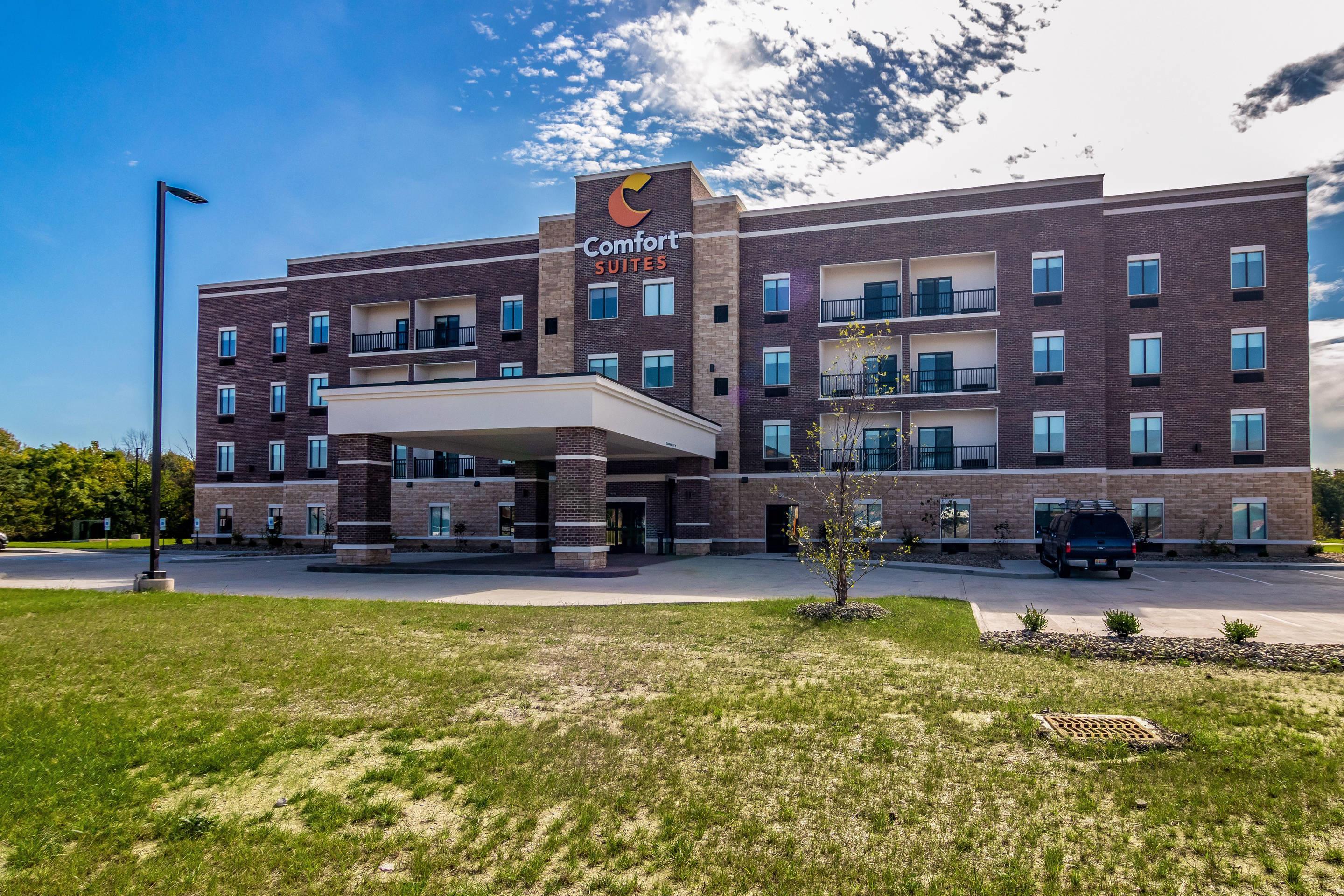 Hotel exterior | Comfort Suites